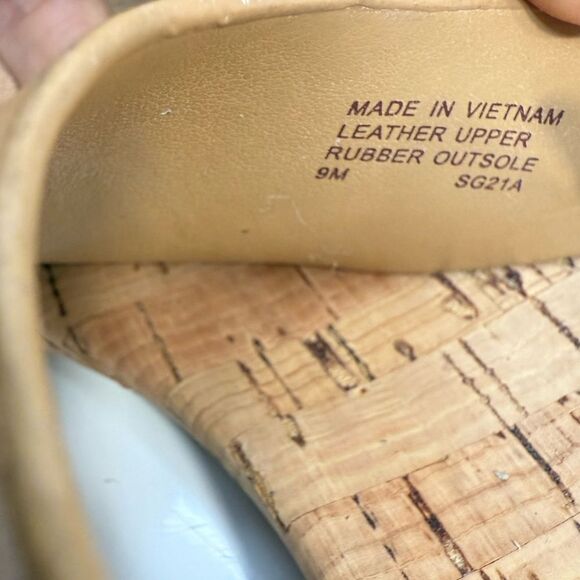 Michael Kors London Thong Tan Block Heel Sandal, Size 9 - Picture 6 of 7